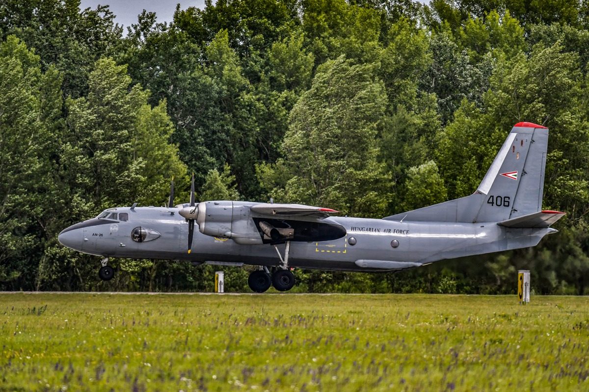 Utoljára ugrottak ejtőernyősök az An-26-osból