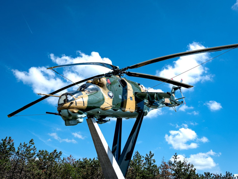 Felavatták az új Mi-24D harci helikopter emlékművet