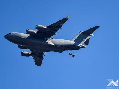 VIDEÓ - Teherdobás Kenyeri fölött C-17-esből